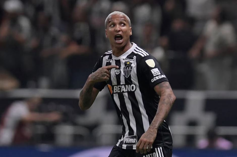 Iluminado, Deyverson saiu do banco para dar a classificação ao Atlético-MG