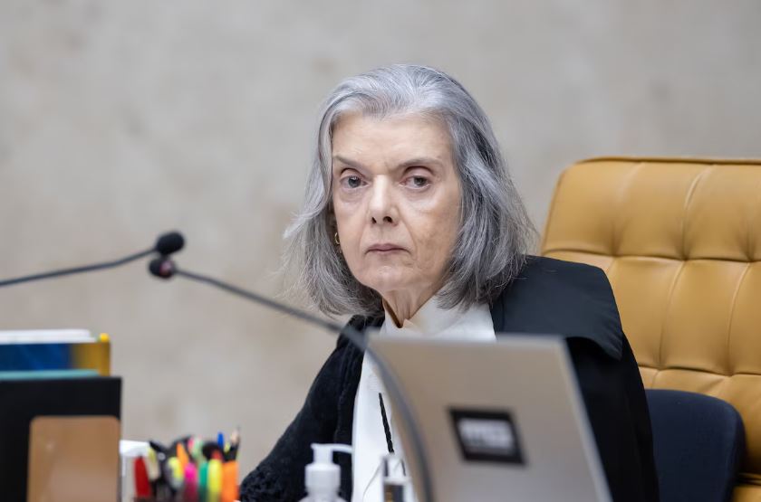 Ao votar, Cármen Lúcia questionou se um brasileiro pode descumprir normas judiciais em outro país
