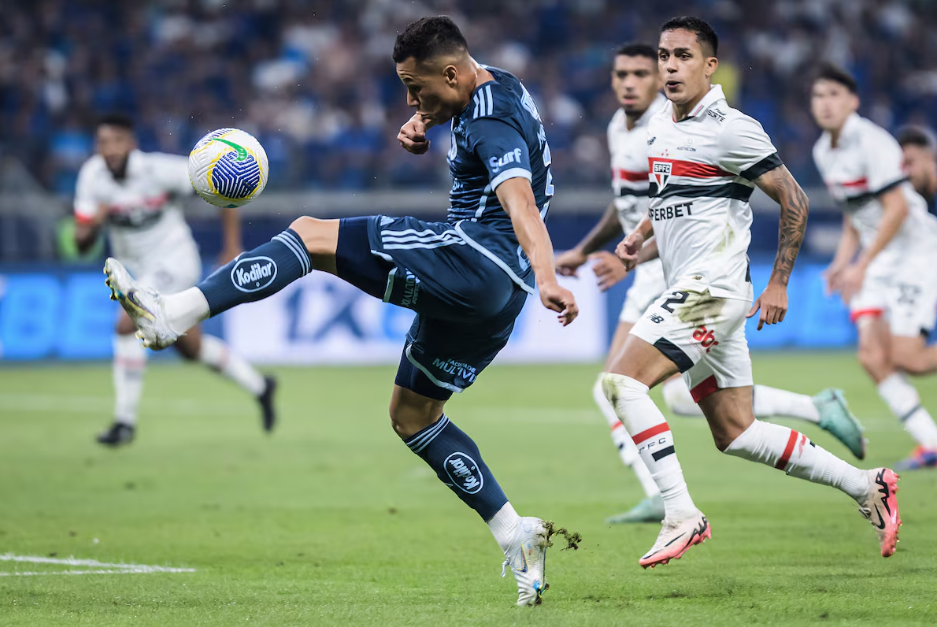 Primeiro tempo teve jeito de 'canelada' por parte das duas equipes o Mineirão.