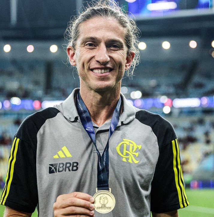 Filipe Luis foi campeão do mundial sub-20 comandando a equipe do Flamengo
