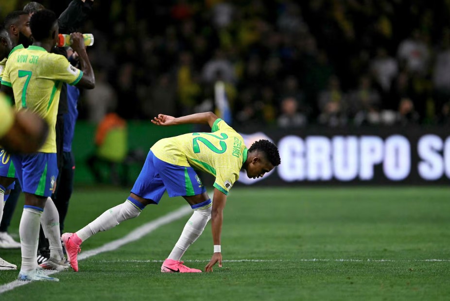 Estêvão fez sua estreia com a camisa da seleção brasileira nesta sexta-feira, em Curitiba