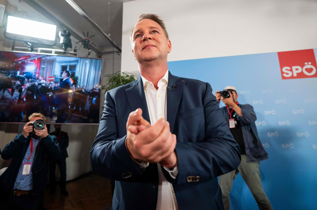 Líder do Partido Social Democrata da Áustria, Andreas Babler, durante a festa da noite da eleição em Viena.