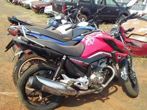 Também está entre os lotes a Honda/CG 160 2021/2022 de cor vermelha 