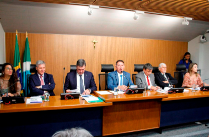 Governador, ministros e parlamentares participaram da reunião