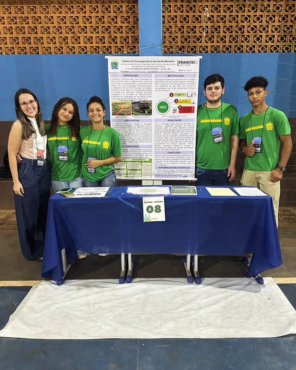 Alunos de Anhanduí apresentam o projeto da horta mandala em feira científica, mostrando como tecnologia e agroecologia podem transformar a agricultura familiar.
