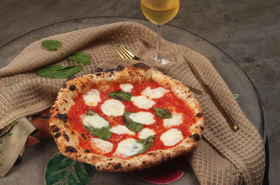 A autêntica Margherita servida da Leggera Pizza Napoletana