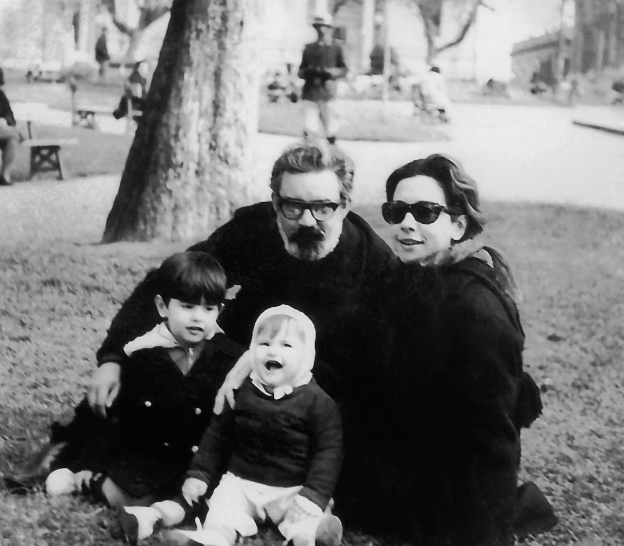 Família Torres em foto que está no livro 'Fernanda Montenegro - Itinerário Fotobiográfico', organizado pela própria atriz 
