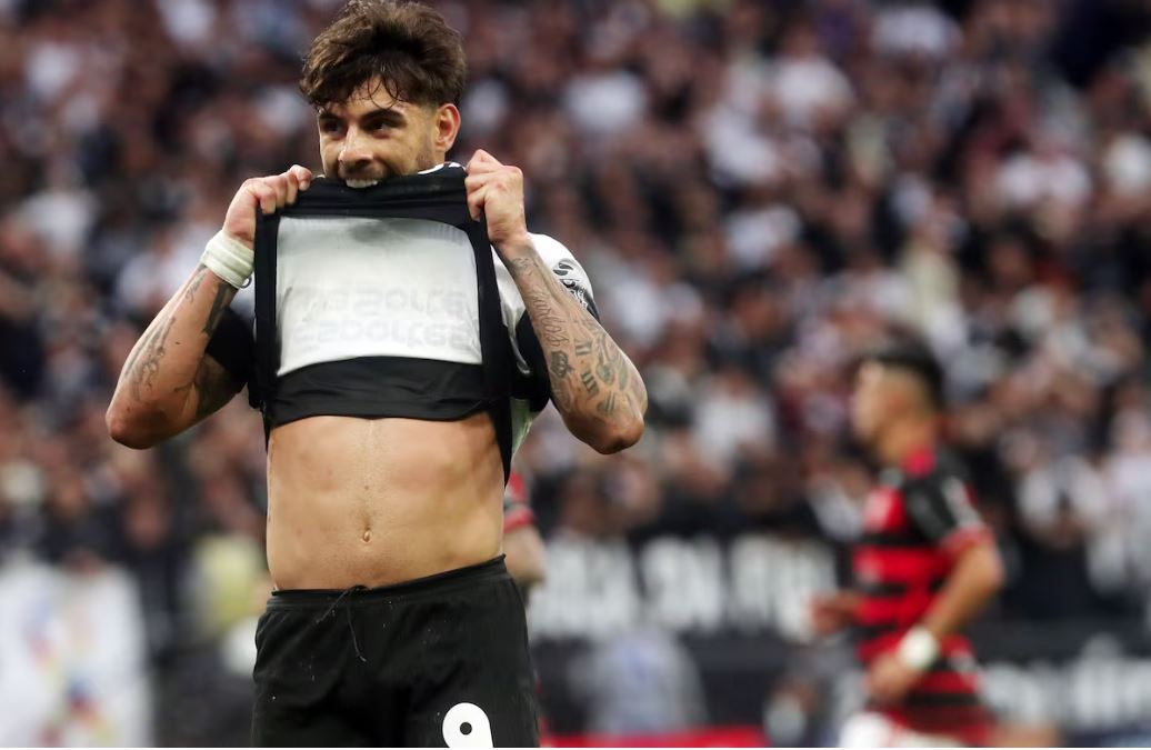 Yuri Alberto lamenta chance perdida pelo Corinthians, que foi eliminado pelo Flamengo