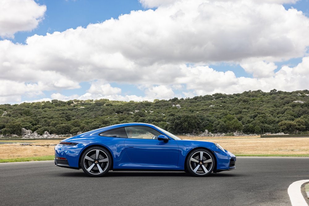 Porsche inicia pré-vendas do novo 911 Carrera no Brasil