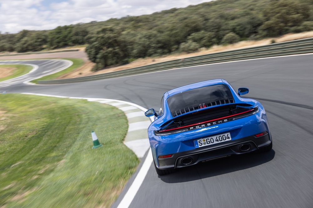 Porsche inicia pré-vendas do novo 911 Carrera no Brasil