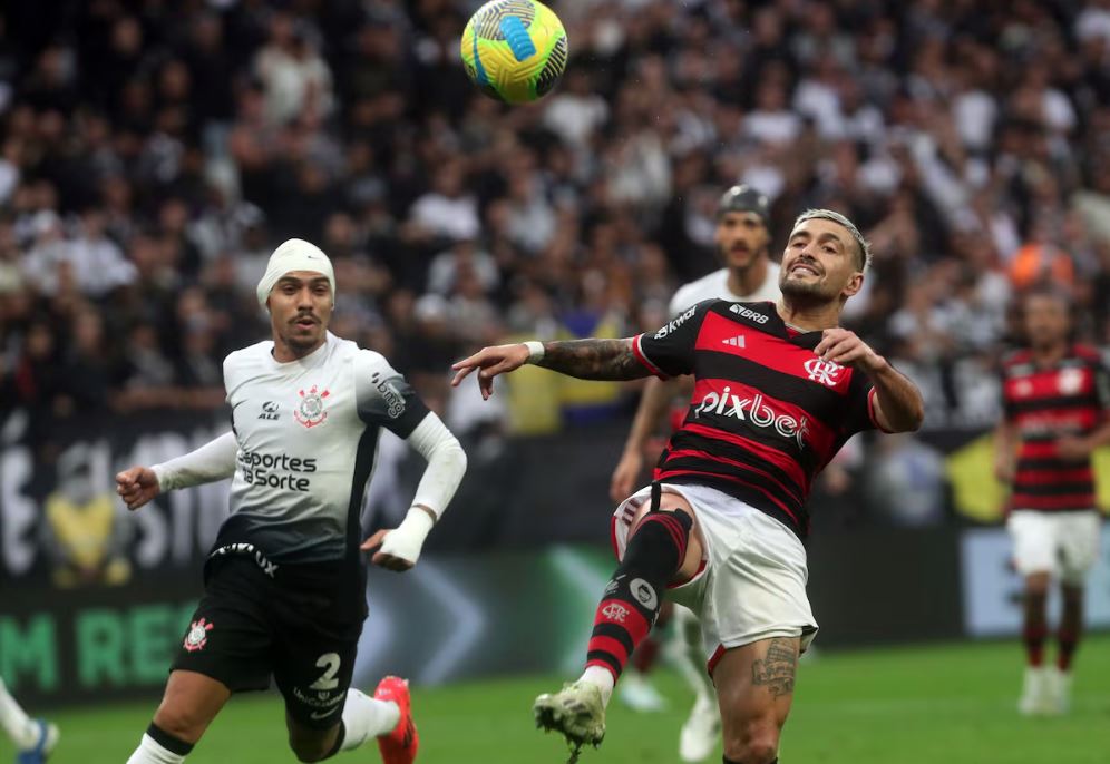 Corinthians x Flamengo foi mais brigado que jogado na Neo Química Arena