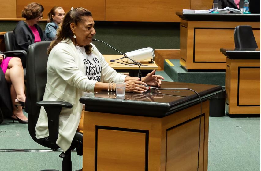 Mãe de Marielle Franco, Marinete Silva, presta depoimento