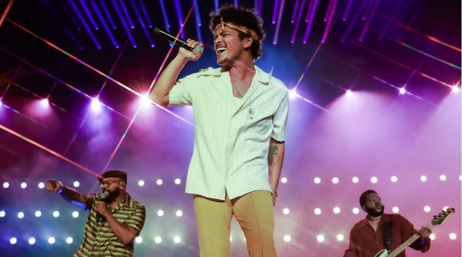 Bruno Mars se apresentou na primeira edição do The Town, em São Paulo; show foi realizado na noite de domingo, 3