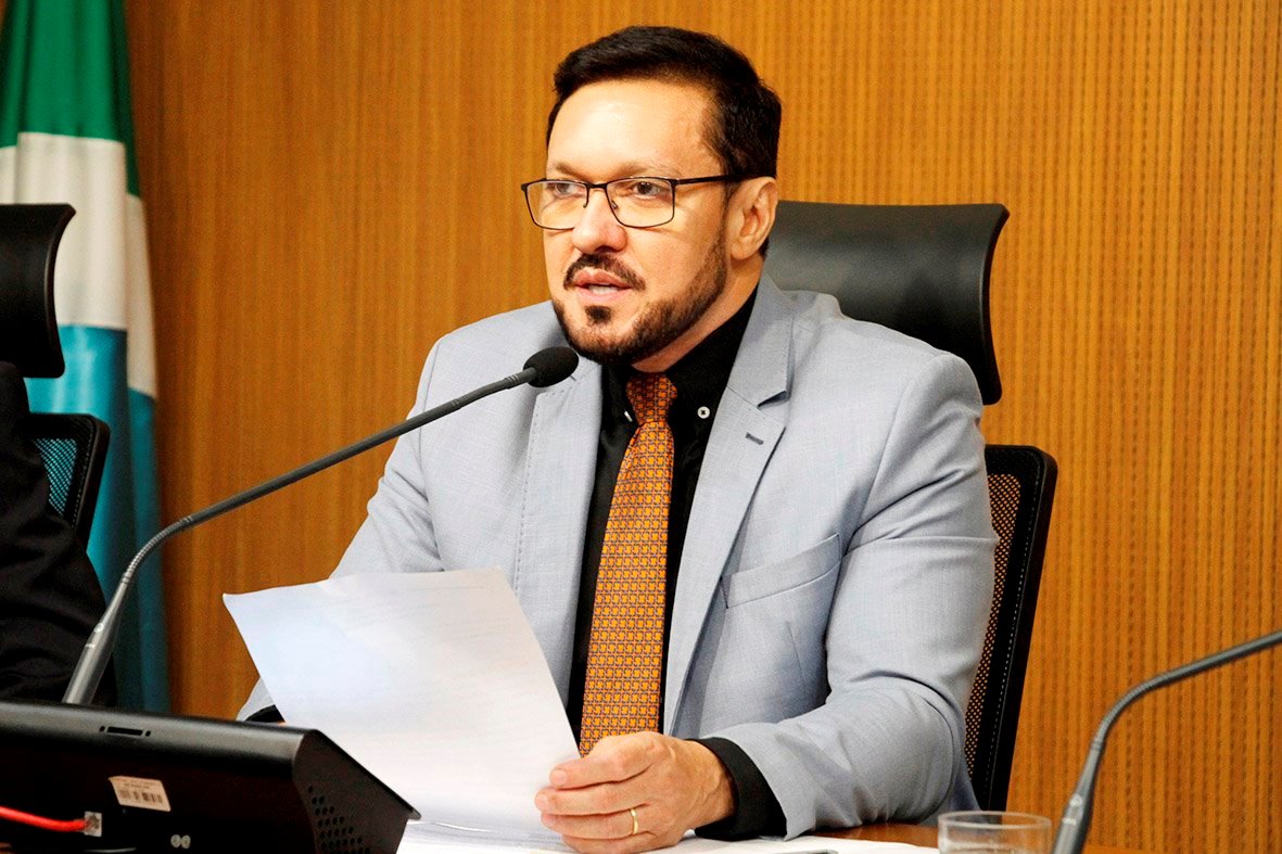 Lucas de Lima, presidente da Comissão de Saúde, coordenou a reunião