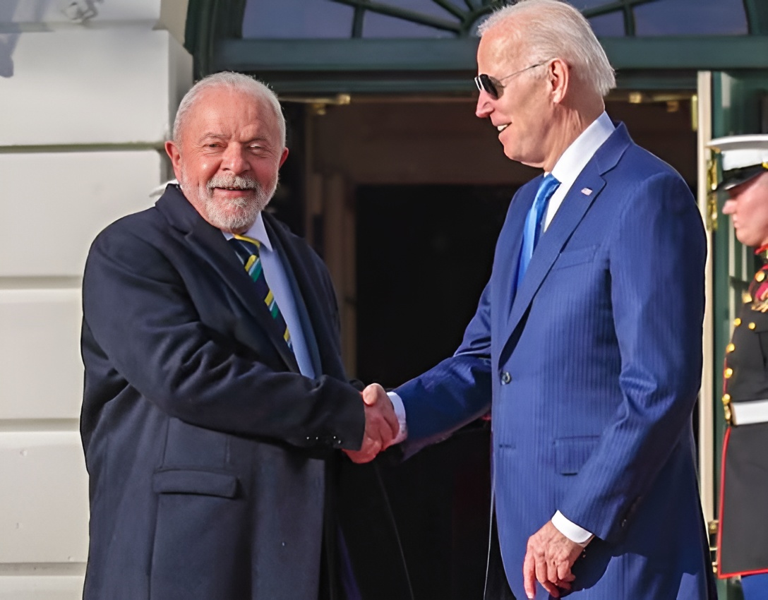 Lula e Joe Biden em encontro em Washington, nos Estados Unidos, em fevereiro de 2023. Líderes se encontrarão no Rio de Janeir