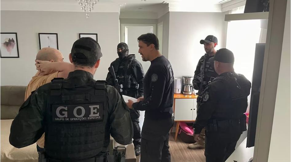 A Polícia chegou ao nome do hacker após analisar a identidade de residentes de um condomínio de Jundiaí, onde vivem pessoas que tiveram dados usados pelo empresário para a criação das contas anônimas.