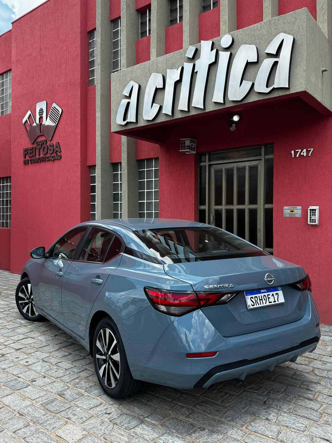 A nova versão do Sentra busca conquistar quem ainda prefere a experiência de um sedã tradicional