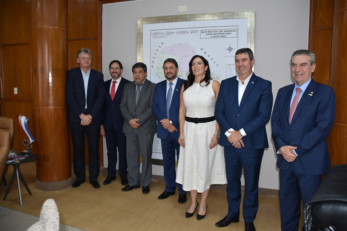 Além da feira, Sérgio Longen, o governador Riedel e o deputado estadual Paulo Corrêa participaram de reuniões com representantes do governo paraguaio e empresários