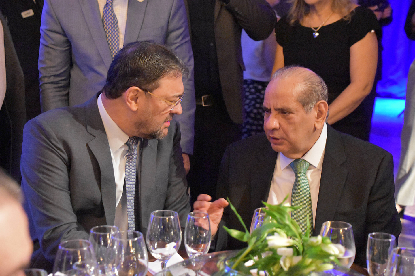 Sérgio Longen e José Roberto Tadros em momento de confraternização após as honrarias em Mato Grosso do Sul