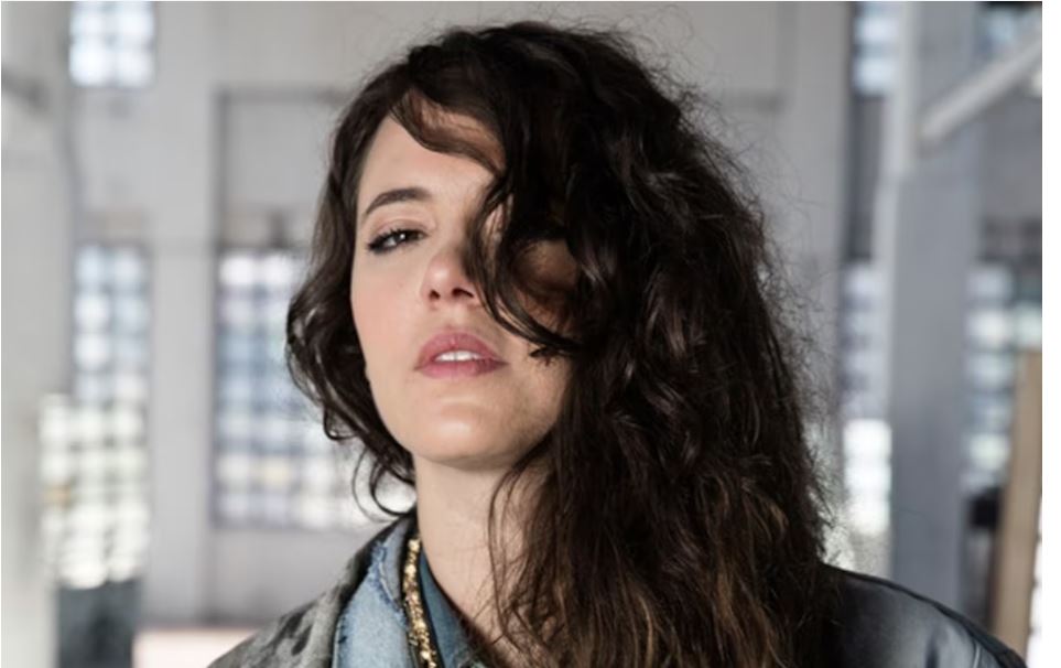 A cantora Tiê, responsável pela versão brasileira de 'A Noite', que fez (e ainda faz) grande sucesso no País. 