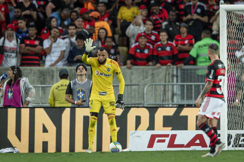 Everson foi protagonista em partida que Flamengo atacou mais que o Atlético.