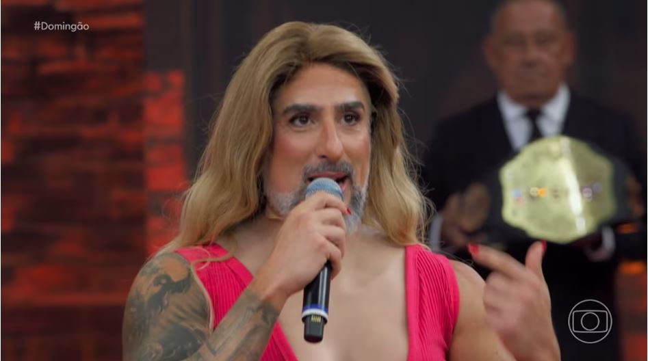 Marcos Mion se caracterizou para cantar músicas de Mariah Carey na 'Batalha do Lip Sync' do 'Domingão Com Huck' em 3 de novembro de 2024