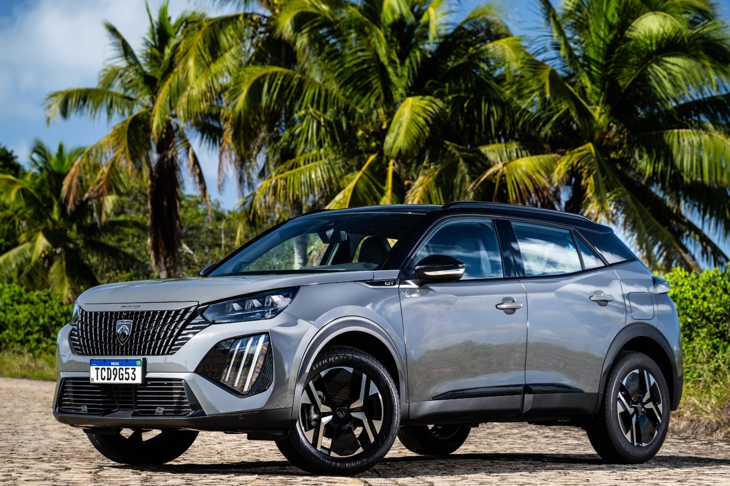 O design atualizado e as novas proporções já sugeriam que a marca francesa não estava mais brincando no concorrido mercado de SUVs compactos.
