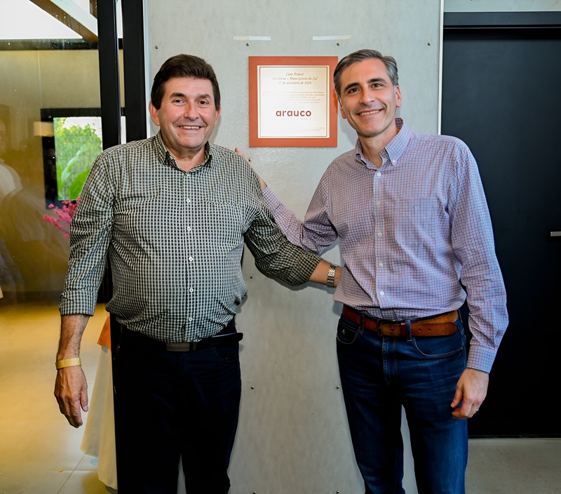 Prefeito Antonio Angelo Garcia e diretor-presidente da Arauco Carlos Altimiras