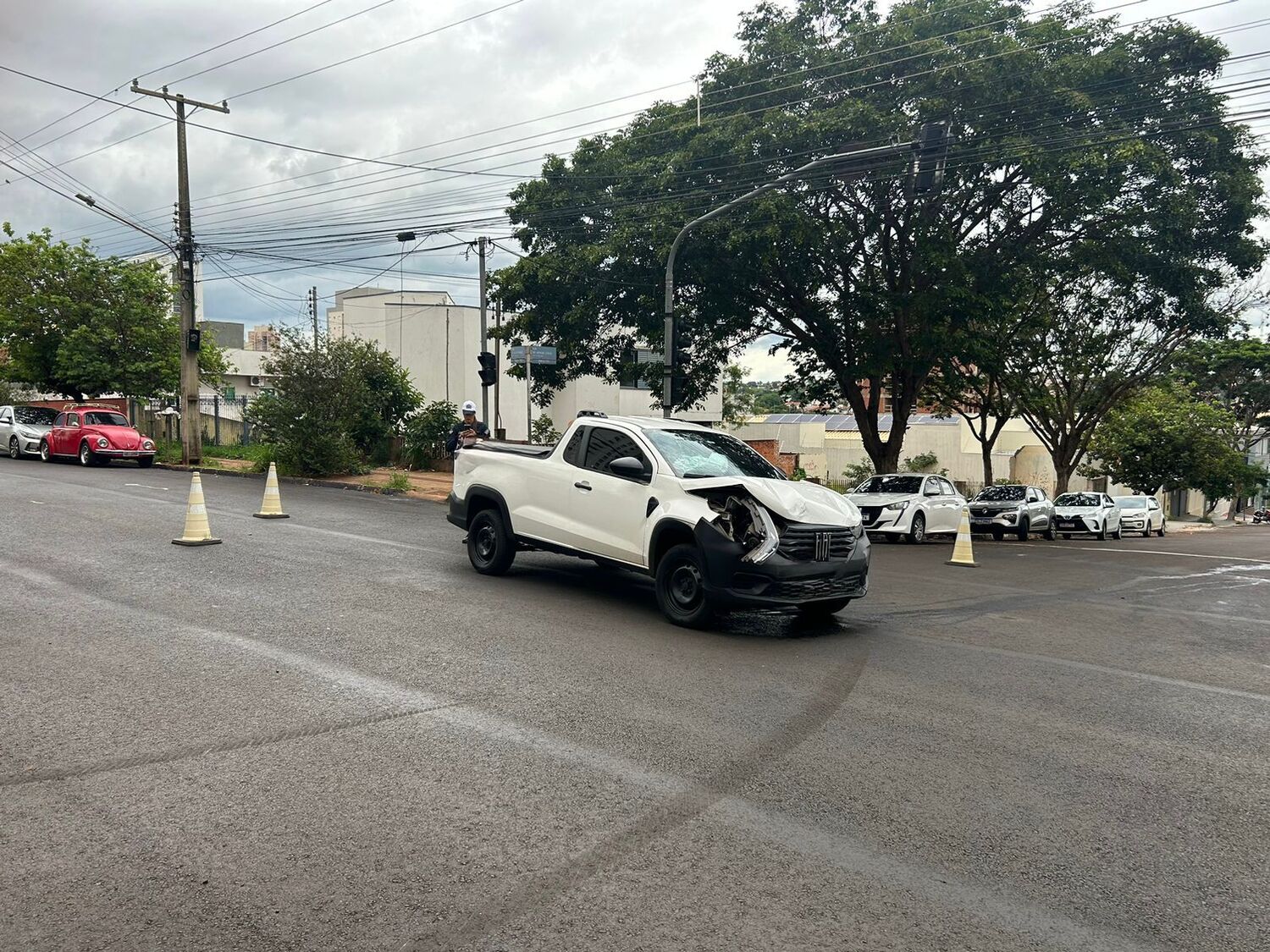 Fiat Strada envolvida no acidente no cruzamento das ruas 15 de Novembro e Arthur Jorge, em Campo Grande. 