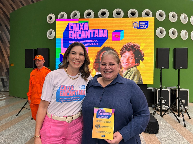 Madrinha da campanha, Monica Riedel, e a subdefensora-geral, Lucienne Borin Lima, na cerimônia 