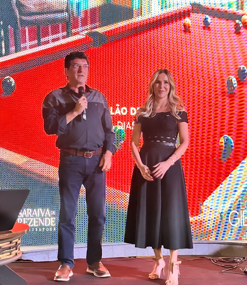 Gil de Camillo e Anelise Giordano apresentam o projeto arquitetônico e de interiores do Edifício Gibran, destacando inovação, elegância e funcionalidade.