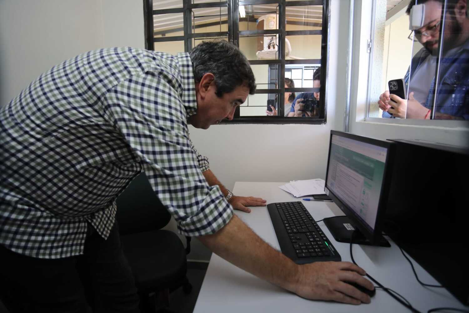Governador Eduardo Riedel na Agência de Anastácio 