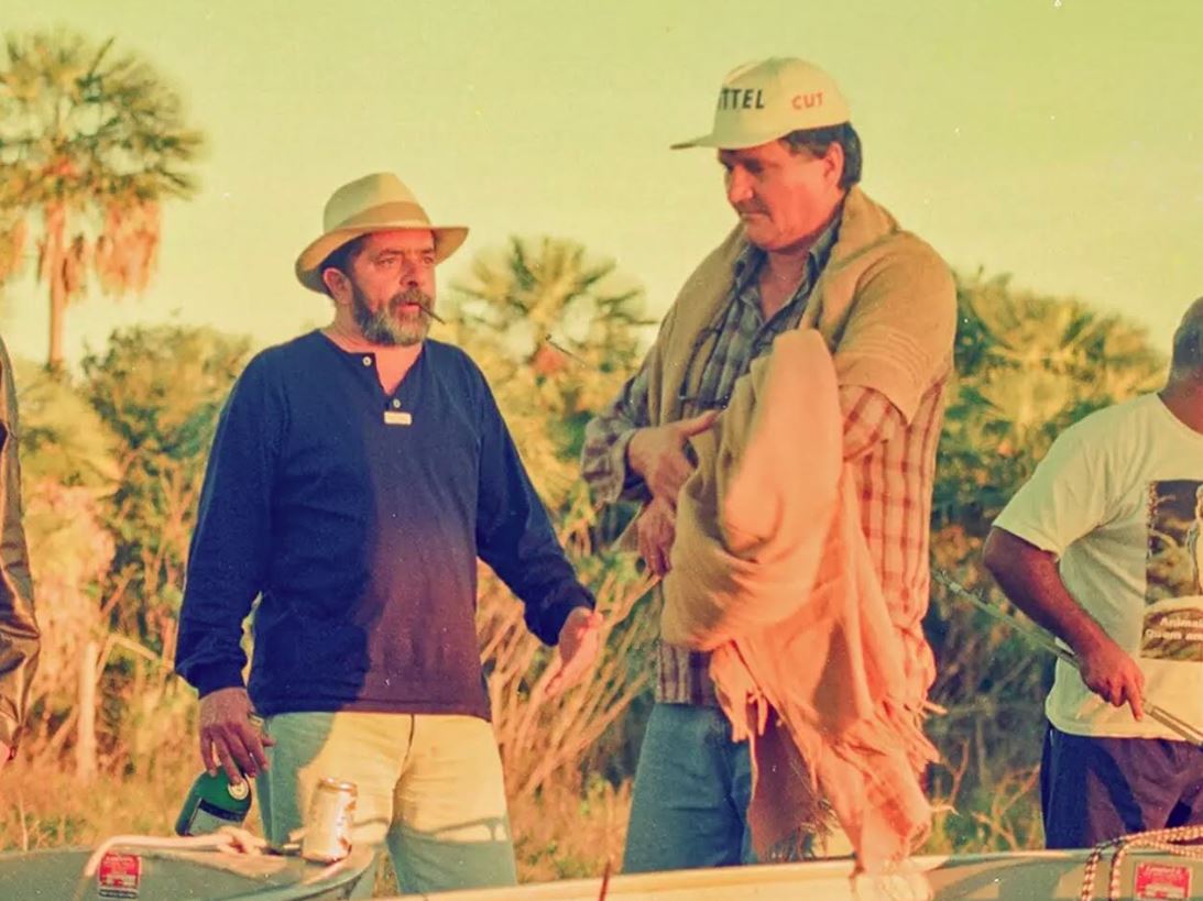 Lula e Zeca do PT pescando