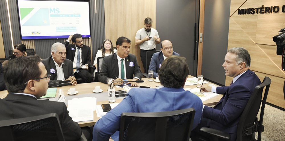 Debate técnico e político no Ministério dos Transportes sobre a importância estratégica do ramal ferroviário de Ponta Porã para o escoamento agrícola de Mato Grosso do Sul.