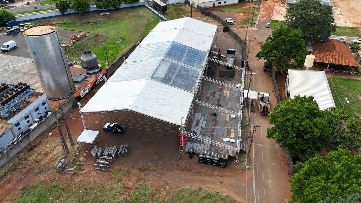 Montagem da estrutura para a realização do evento 