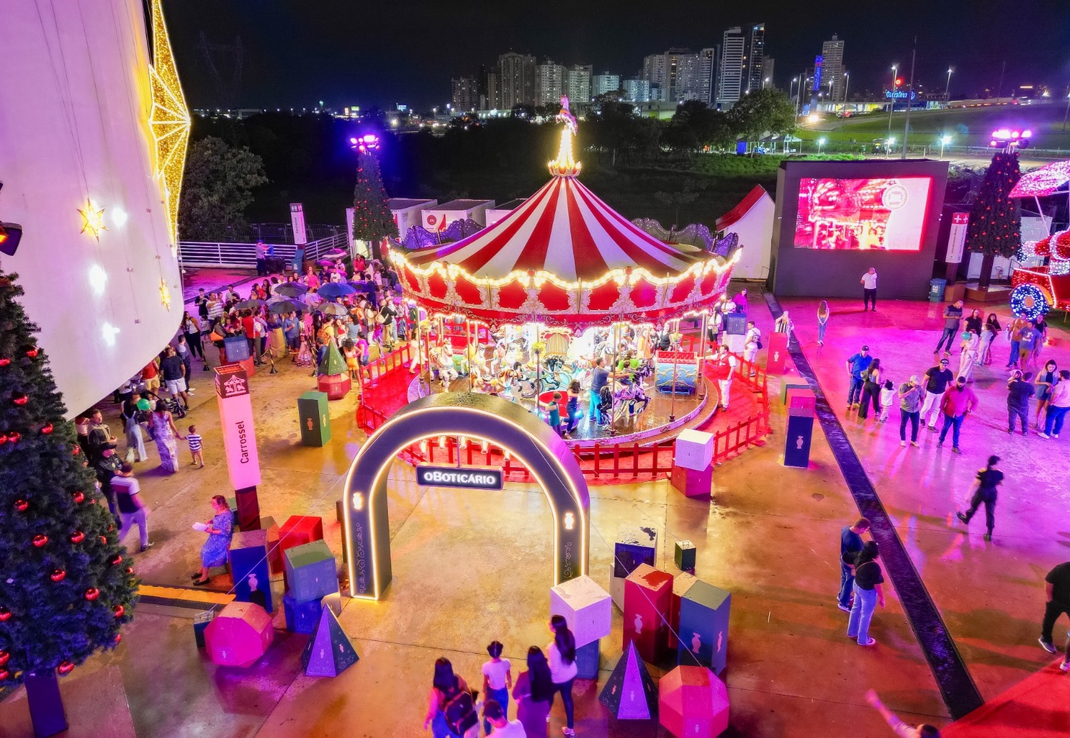 O carrossel de O Boticário brilha na Cidade do Natal 2024, unindo nostalgia e magia no maior evento natalino gratuito de Campo Grande