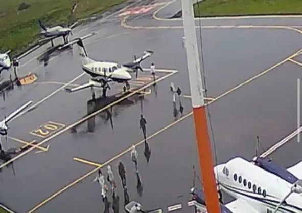 A aeronave, identificada como um Piper PA-42 Cheyenne com prefixo PR-NDN