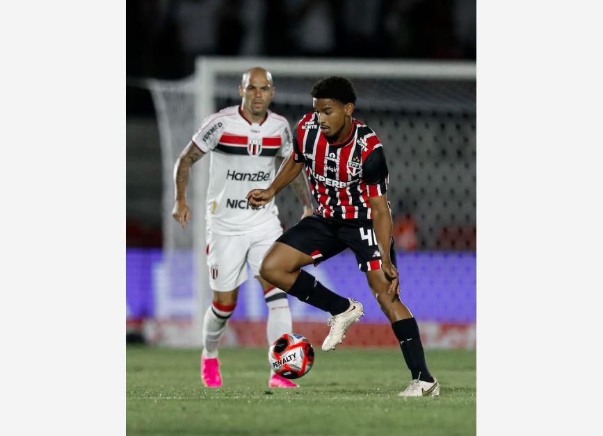 Hugo Leonardo foi um dos garotos da Copinha chamado para atuar no profissional enquanto o grupo principal volta dos Estados Unidos.