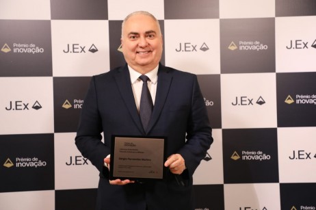 Sérgio Martins lidera TJMS à vitória no Prêmio de Inovação J.Ex em novembro de 2023.
