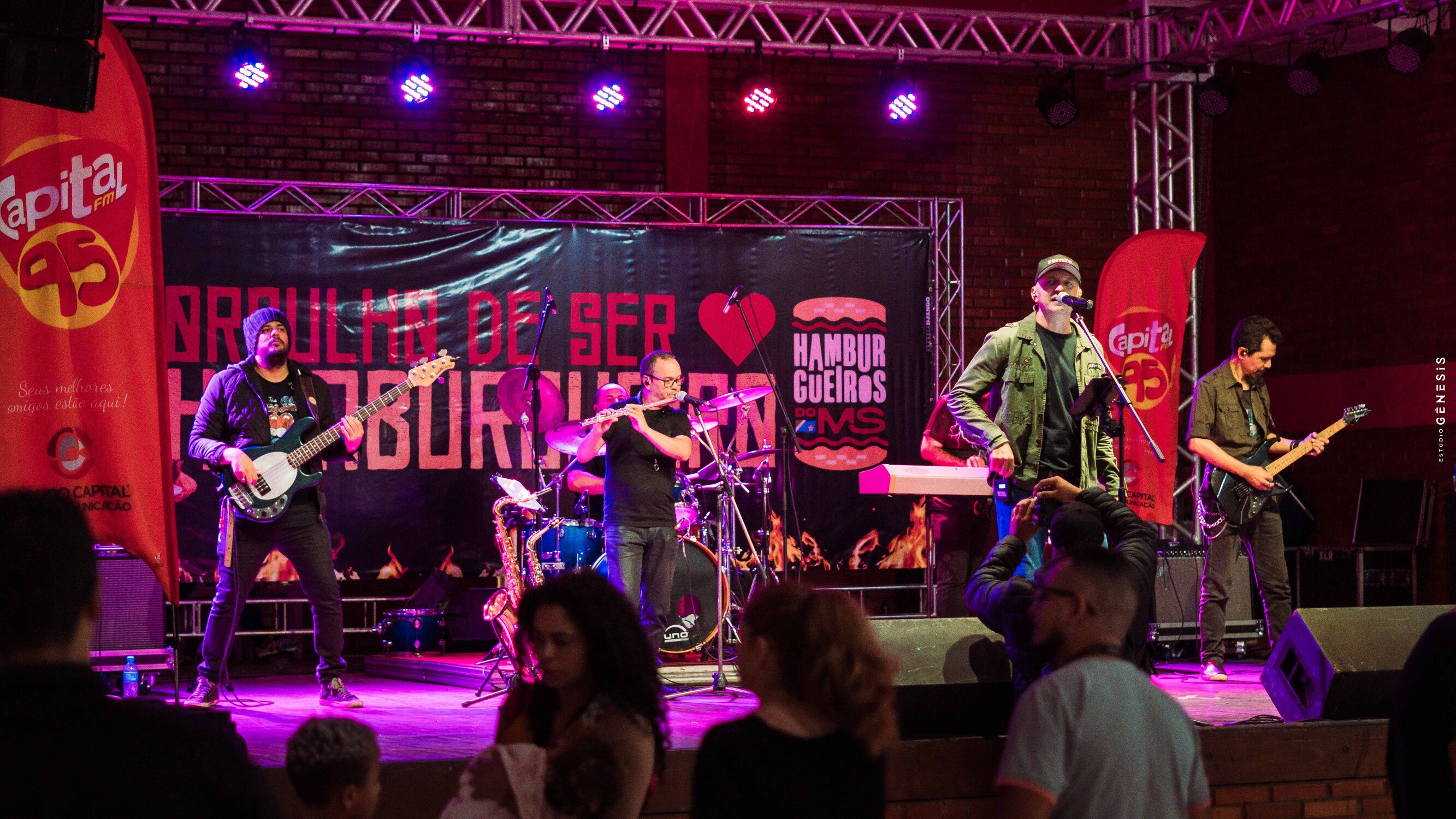 O evento contará com música ao vivo todas as noites