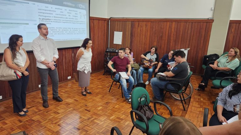 A Jornada Formativa é uma iniciativa que visa promover o aprimoramento contínuo dos profissionais da Educação