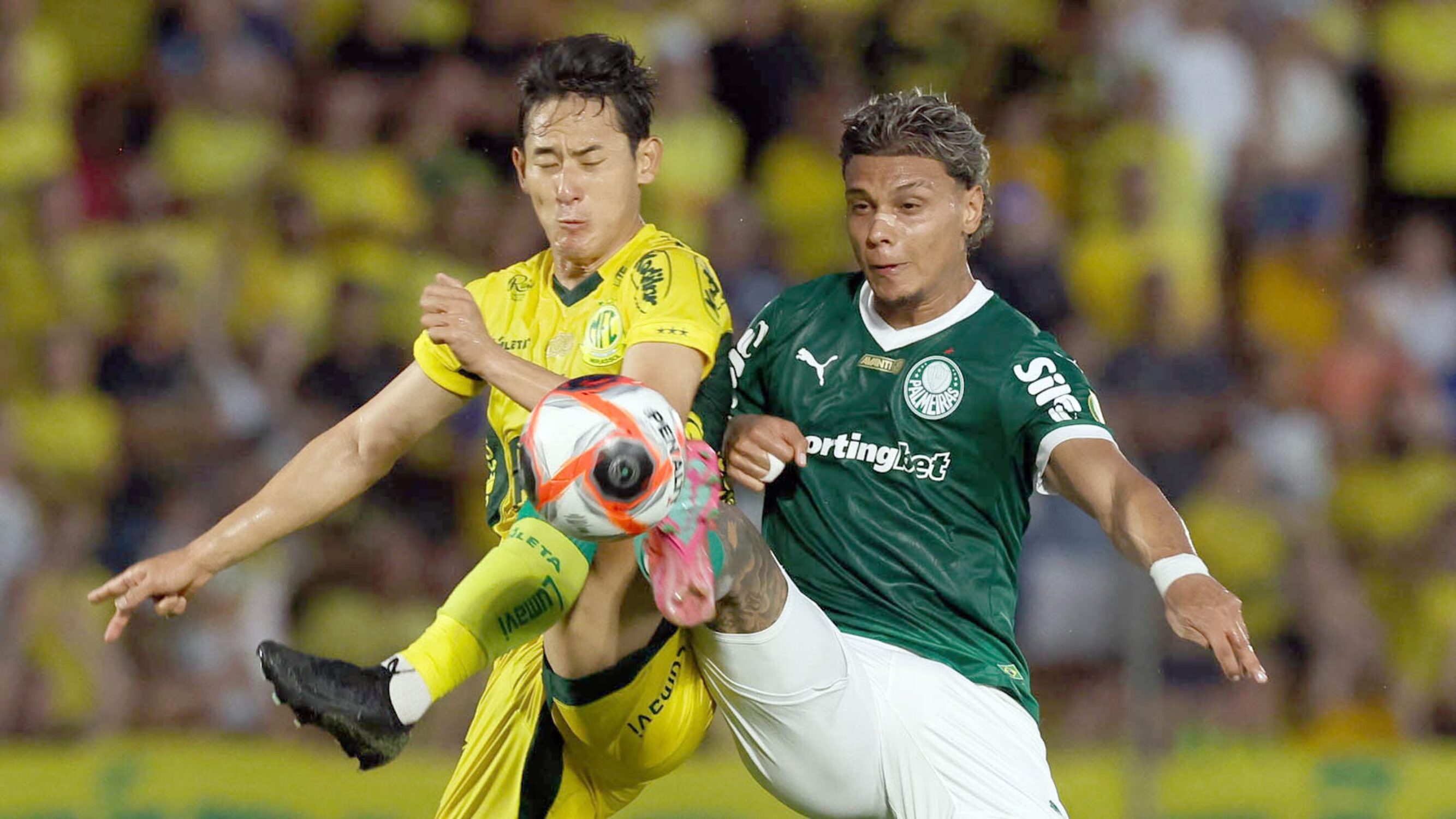 Richard Ríos em ação pelo Palmeiras, que se garantiu nas quartas de final