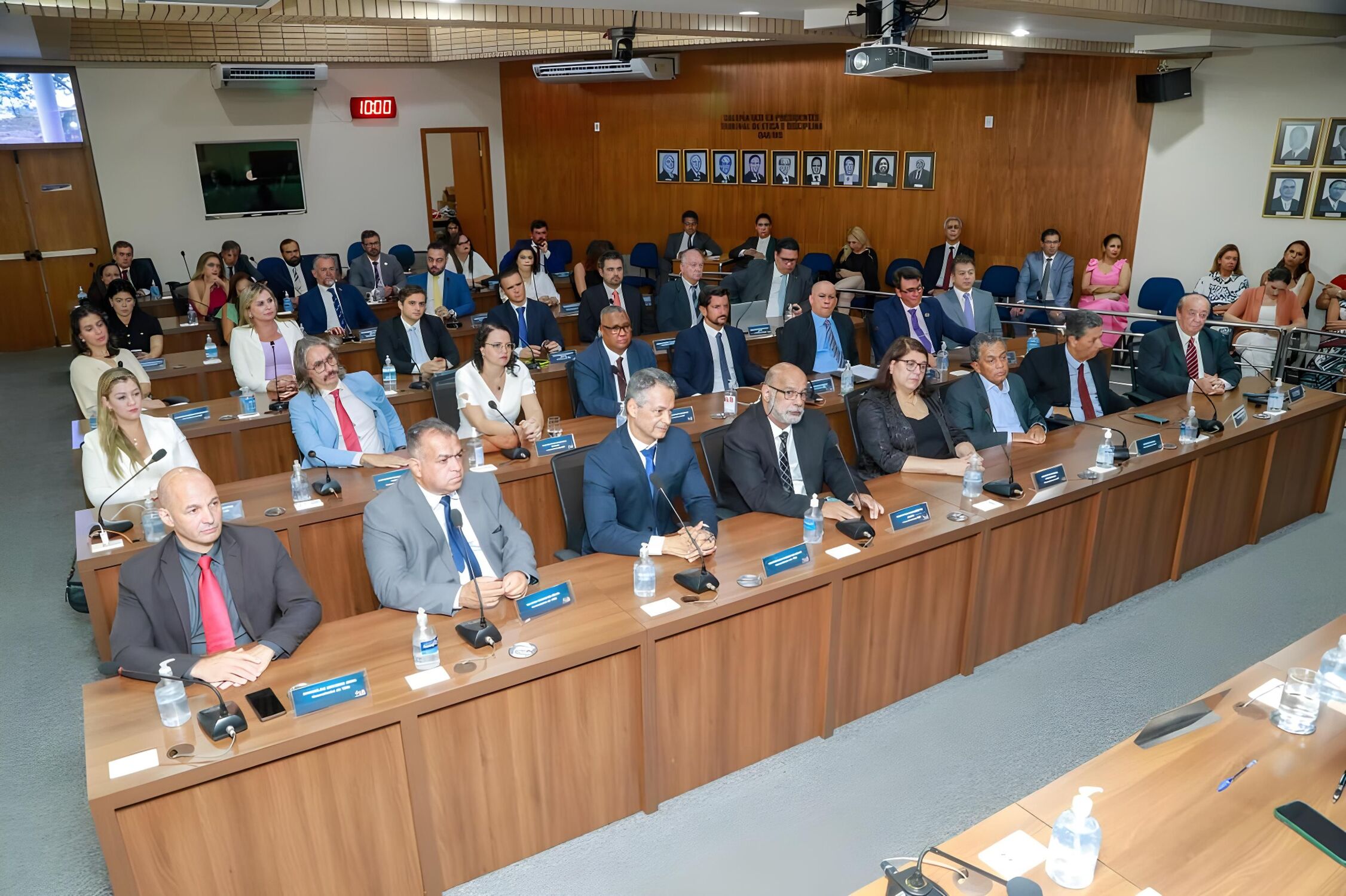 Conselheiros do Tribunal de Ética e Disciplina da OAB/MS participam da primeira sessão plenária da nova gestão, reforçando o compromisso com a valorização e a conduta ética na advocacia.