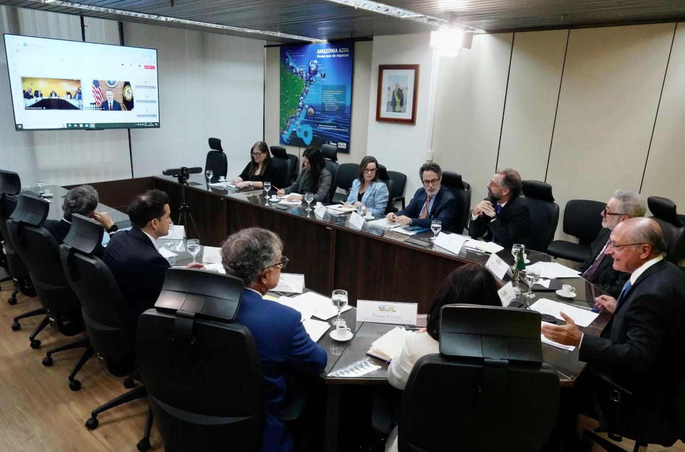 Alckmin se cercou de auxiliares do MDIC e do Itamaraty para conversar com Lutnick e Greer.