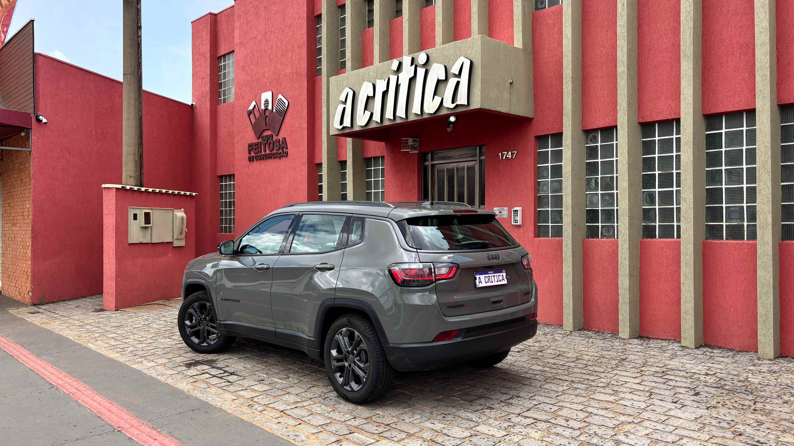Jeep Compass tenta manter liderança