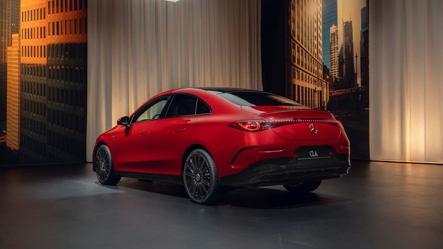 Novo Mercedes-Benz CLA 2026 chega maior e com opção elétrica