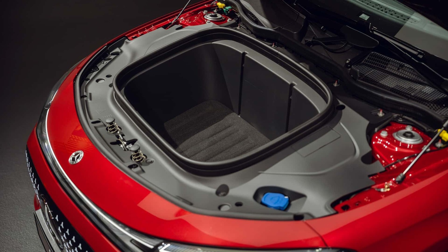 Novo Mercedes-Benz CLA 2026 chega maior e com opção elétrica