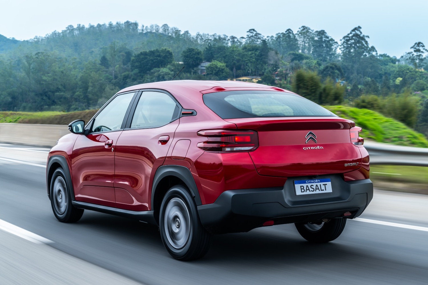 O Citroën Basalt Feel 1.0 chega ao Brasil com preço inicial de R$ 91.990