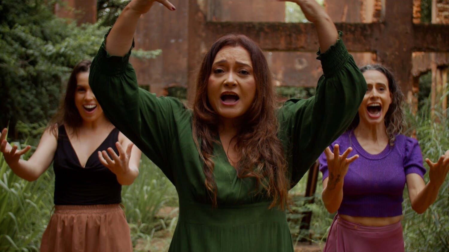 Giani Torres lançou clipe sobre o fim da violência contra mulheres (Foto: Reprodução TV ALEMS)