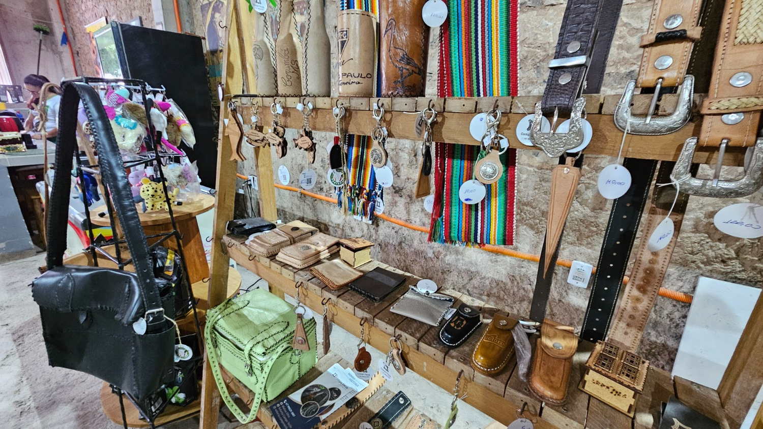 Artesãos são acompanhados pelo projeto Made in Pantanal, promovido pelo Sebrae/MS
